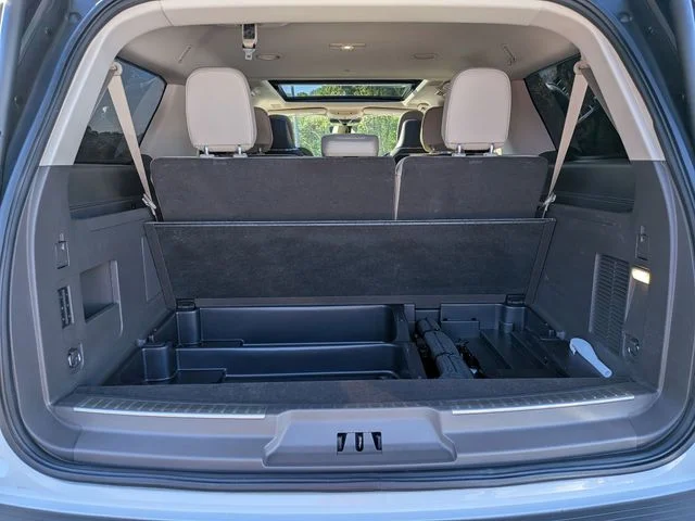 Used 2024 White Lincoln Reserve image 29