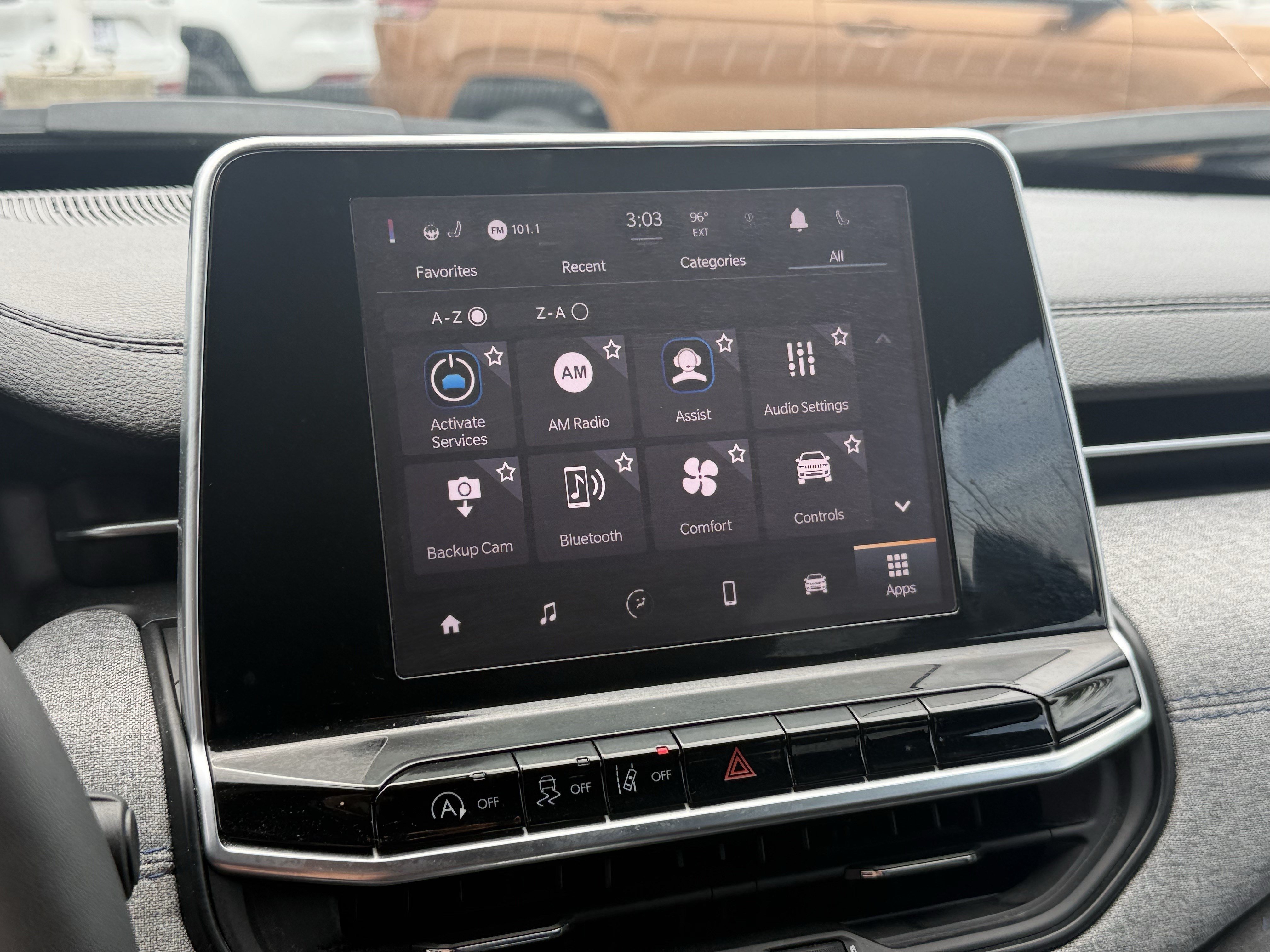 Used 2025 Diamond Black Crystal Pearlcoat Jeep Latitude image 20