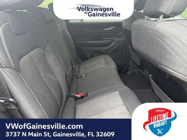 Used 2023 Diamond Black Crystal Pearlcoat Jeep Laredo image 8