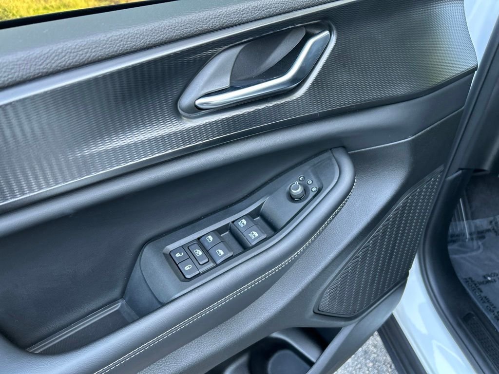 Used 2025 White Jeep Altitude X image 12