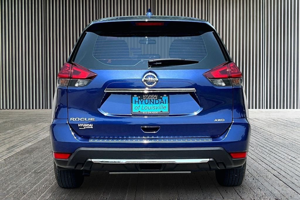 Used 2018 Blue Nissan S image 5