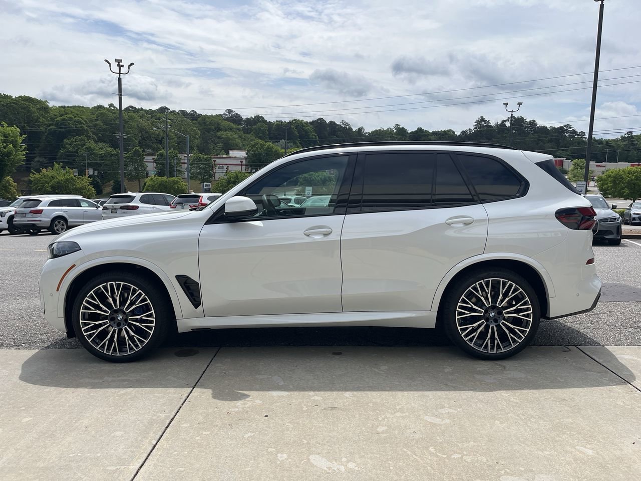 New 2026 Mineral White Metallic BMW xDrive40i image 5