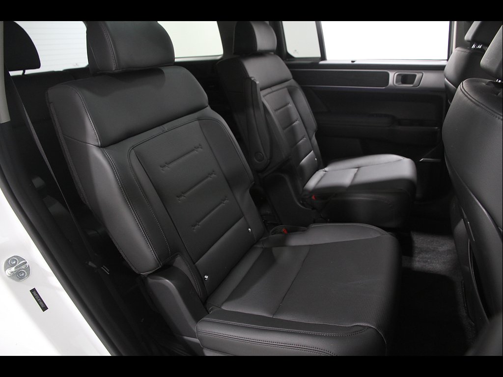 2026 Hyundai Santa Fe Limited - Photo 18