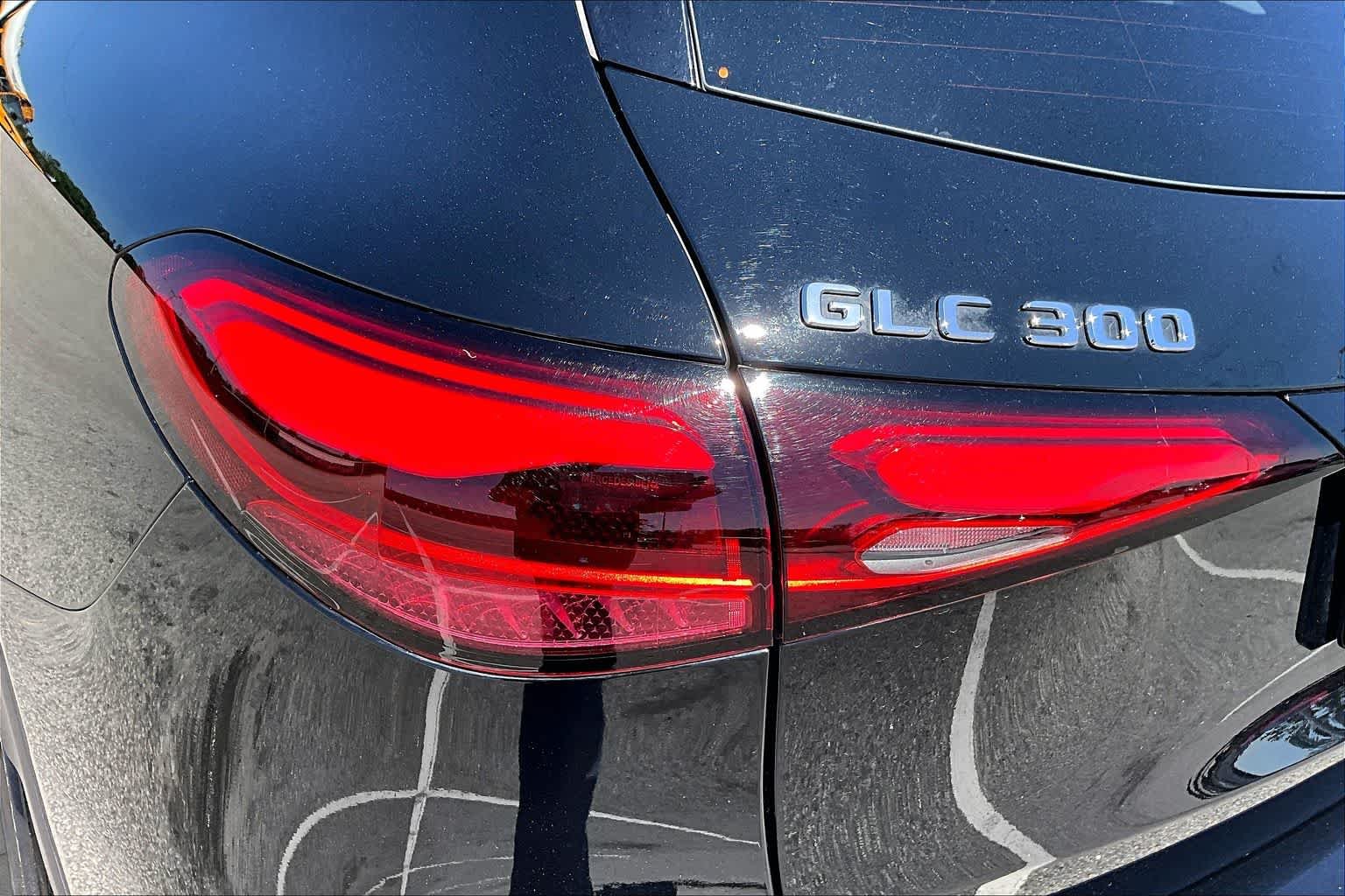 Used 2025 Black Mercedes-Benz GLC 300 image 29