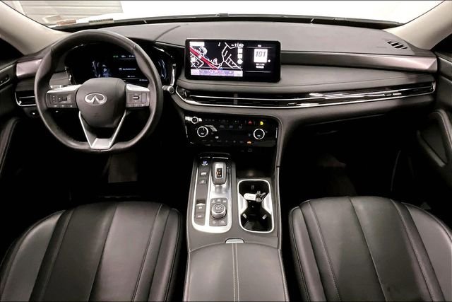Used 2024 Majestic White INFINITI LUXE image 18