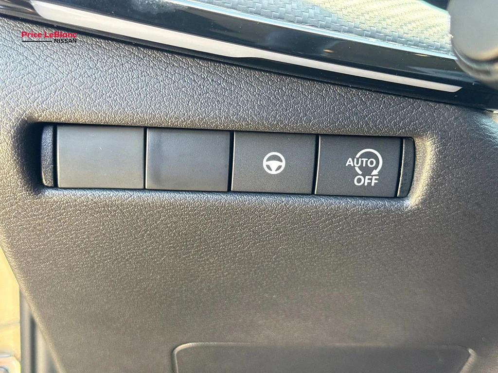 Certified Used 2025 Canyon Bronze Metallic Nissan SR image 19