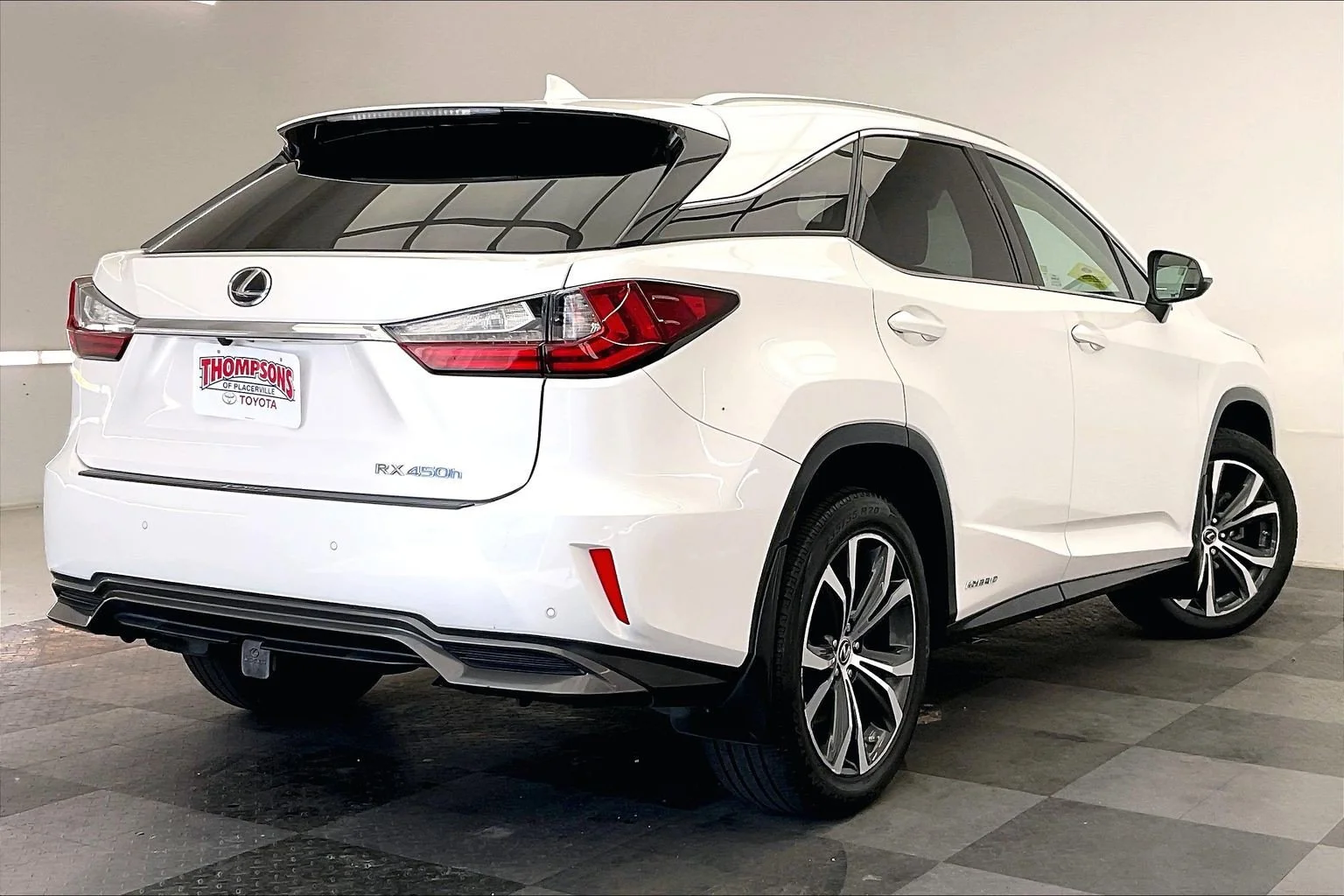 Used 2018 Eminent White Pearl Lexus 450h image 13