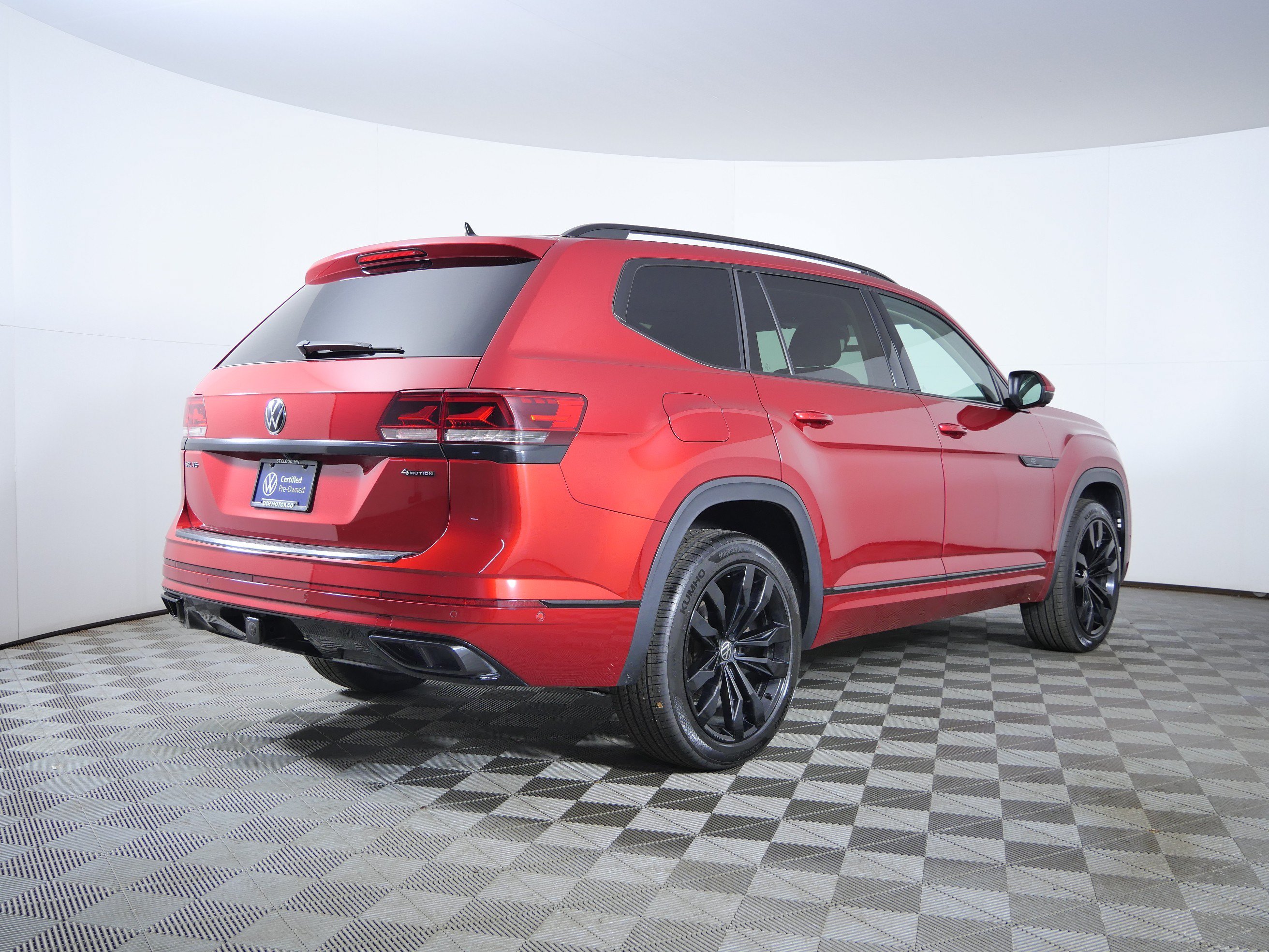 Used 2023 AUROA RED Volkswagen 3.6L V6 SEL Premium R-Line image 7