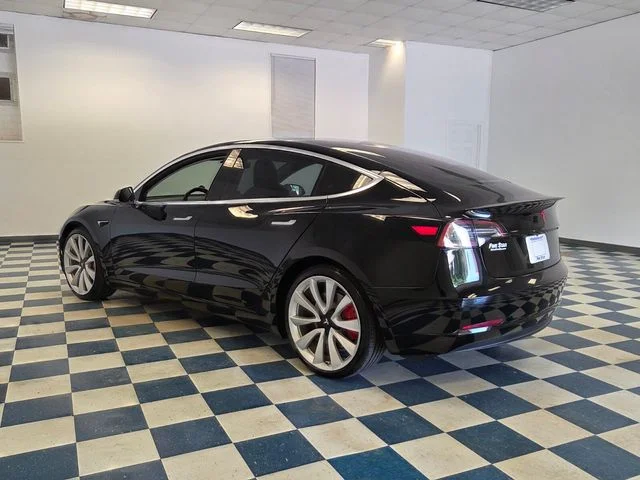 Used 2018  Tesla Long Range image 5
