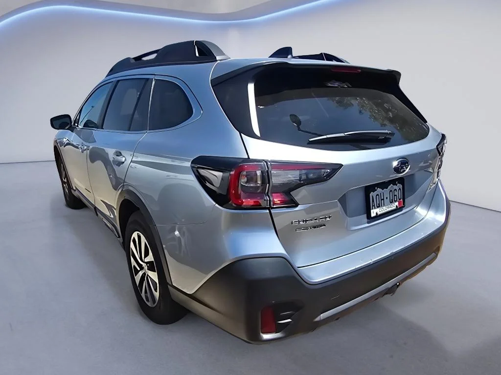 Used 2022 Ice Silver Metallic Subaru Premium image 3