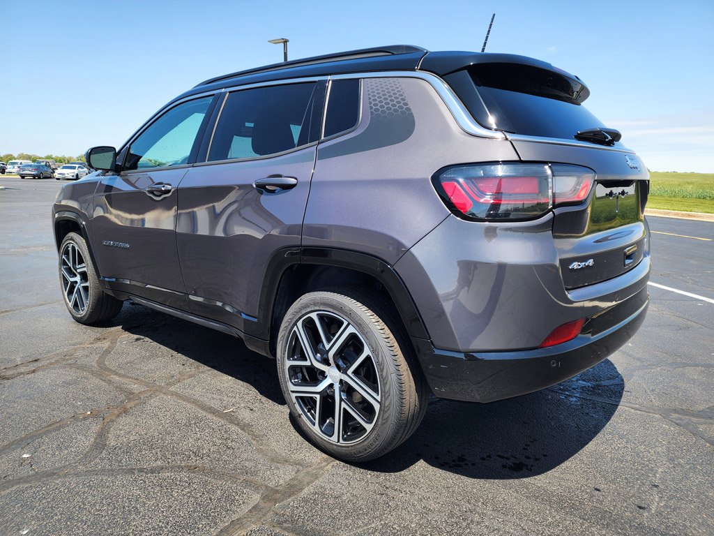 Used 2024 Baltic Gray Metallic Clearcoat Jeep Limited image 6