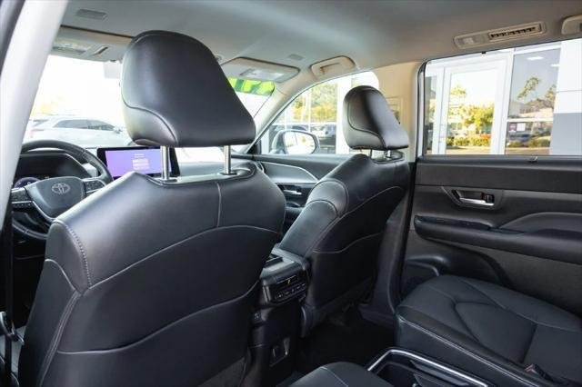 Certified Used 2026 WIND CHILL PEARL Toyota  image 24