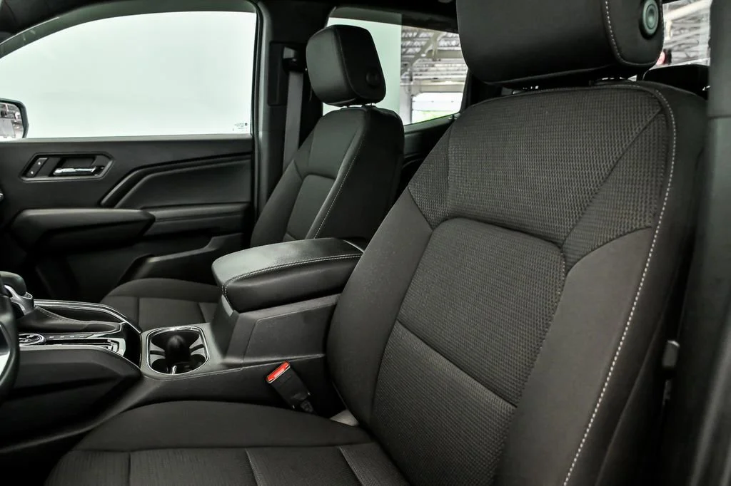 Used 2025 Onyx Black GMC Elevation image 12