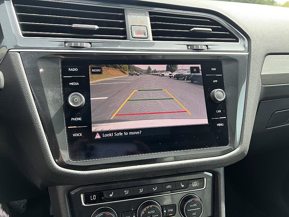 Used 2019 Cardinal Red Metallic Volkswagen 2.0T SEL image 15