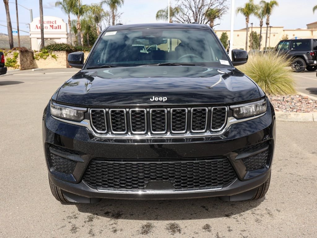 New 2026 Diamond Black Crystal Pearl-Coat Exterior Paint Jeep Laredo X image 8