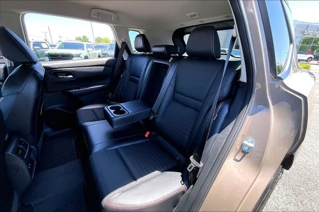Used 2025 Beige/tan Nissan Rock Creek image 19