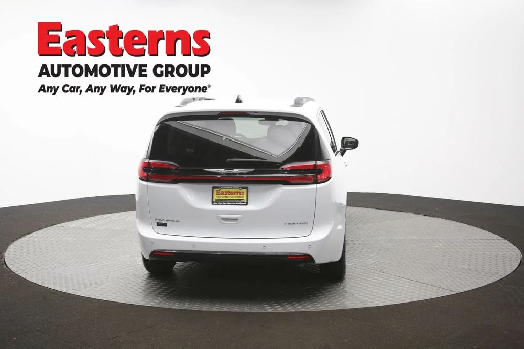 Used 2023 White Chrysler Limited image 41