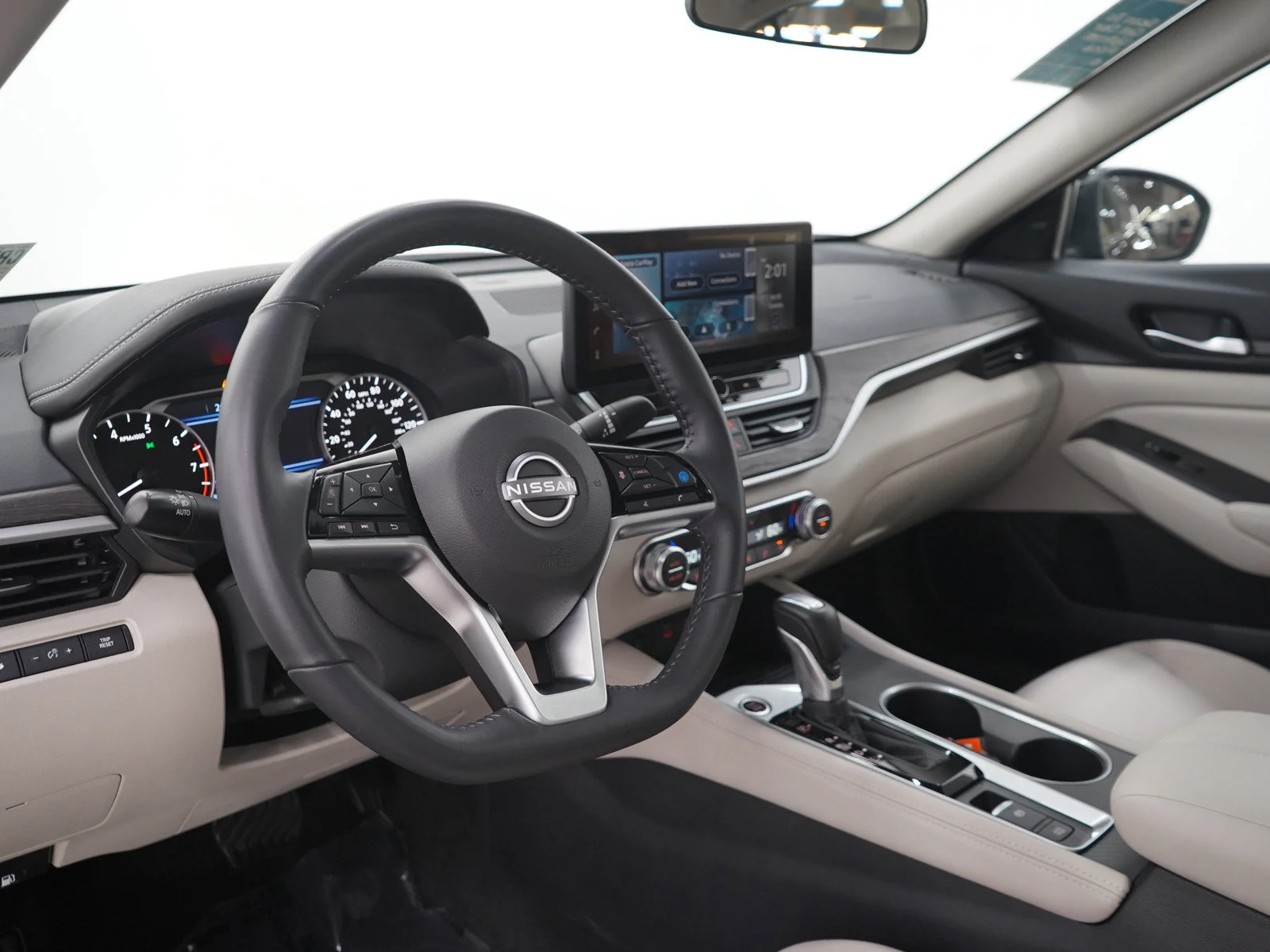 Used 2025 Super Black Clearcoat Nissan 2.5 SV image 23