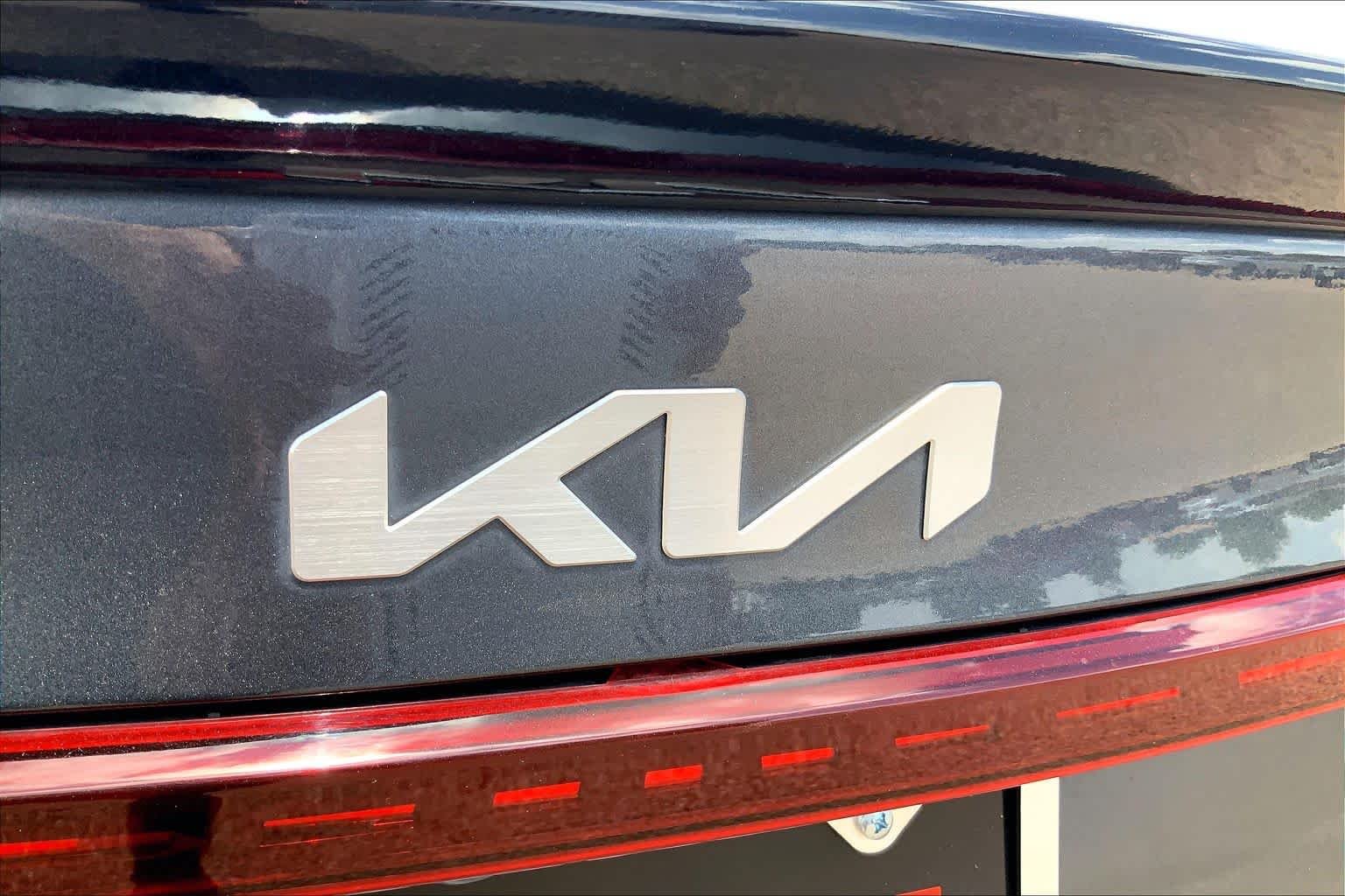 Used 2023 Gravity Gray Kia LXS image 31