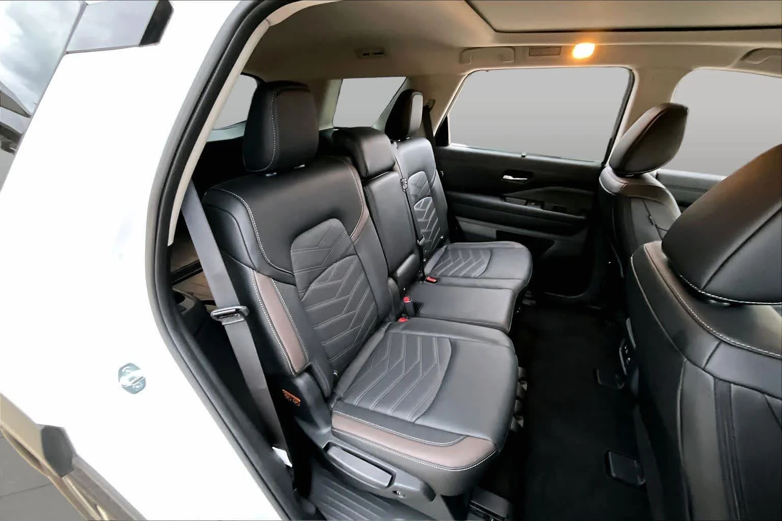 Used 2025 Everest White Pearl Tricoat Nissan Platinum image 21