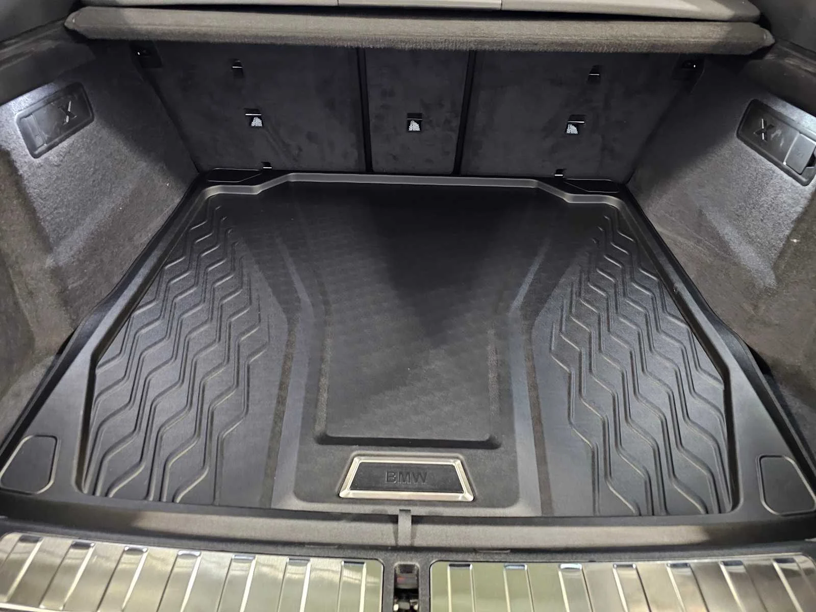 New 2026 Black Sapphire Metallic BMW xDrive40i image 42