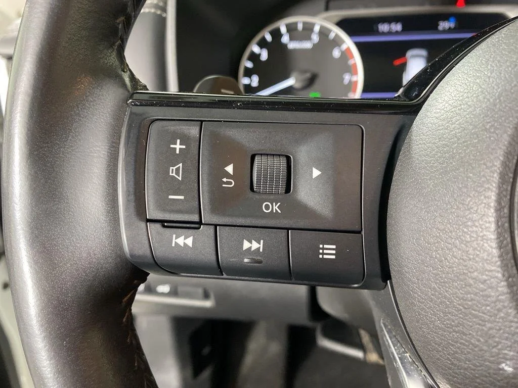 Used 2023 Pearl White Tricoat Nissan SL image 16