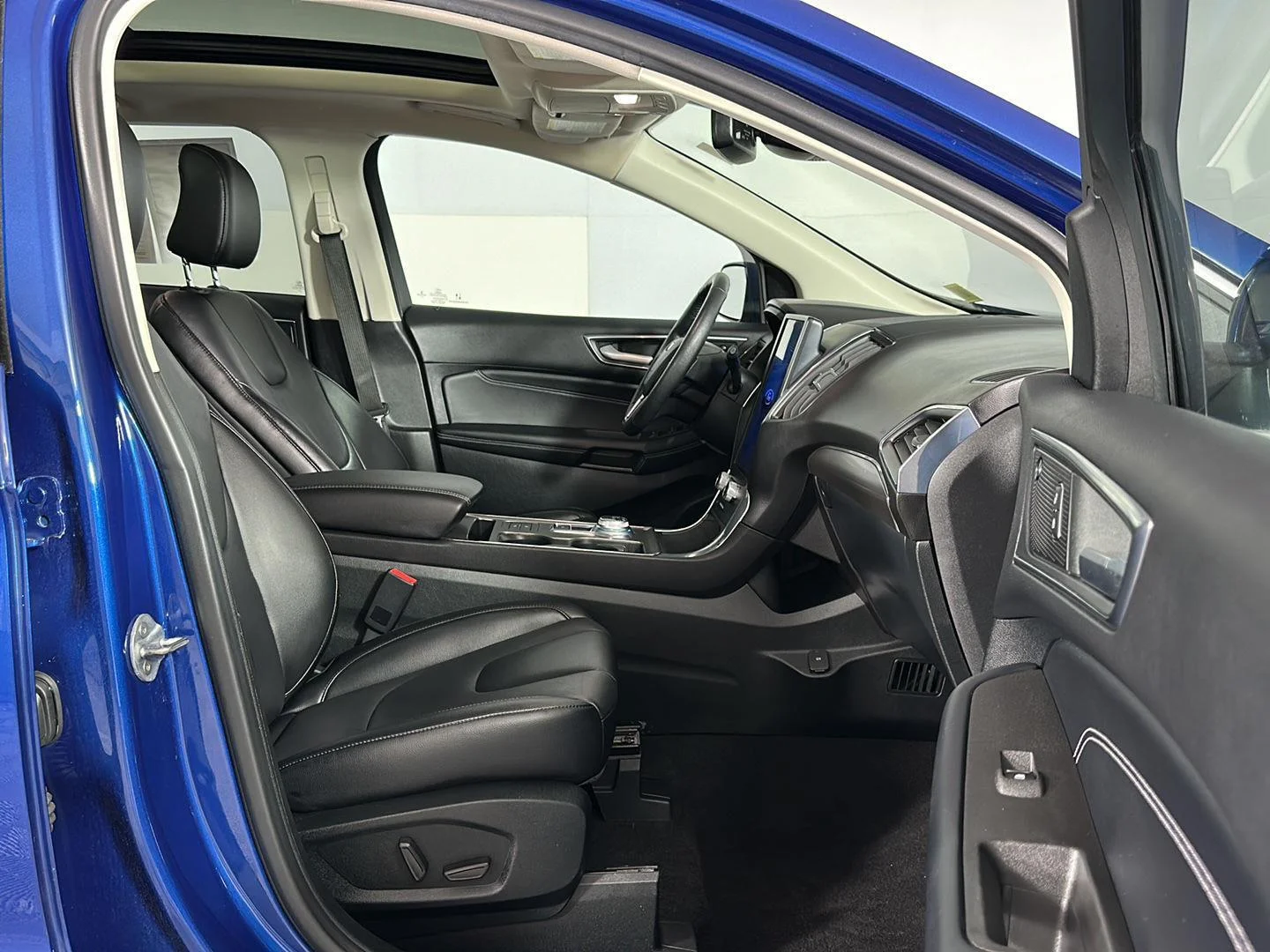 Used 2022 Atlas Blue Ford Titanium image 27