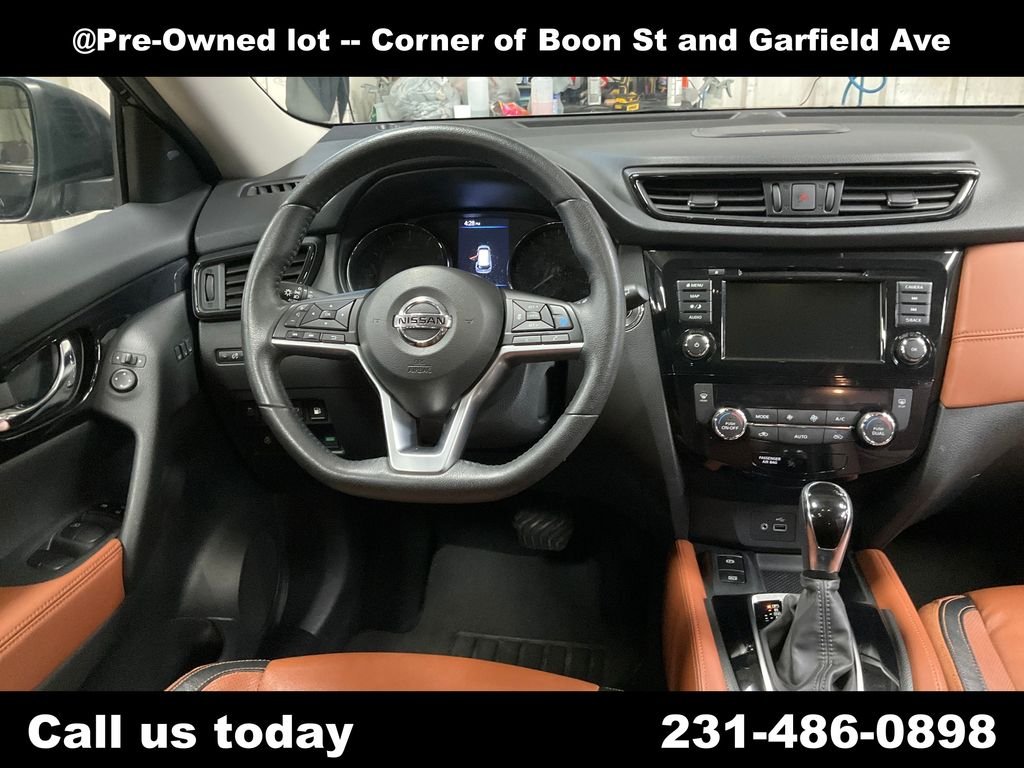 Used 2019  Nissan SL image 16