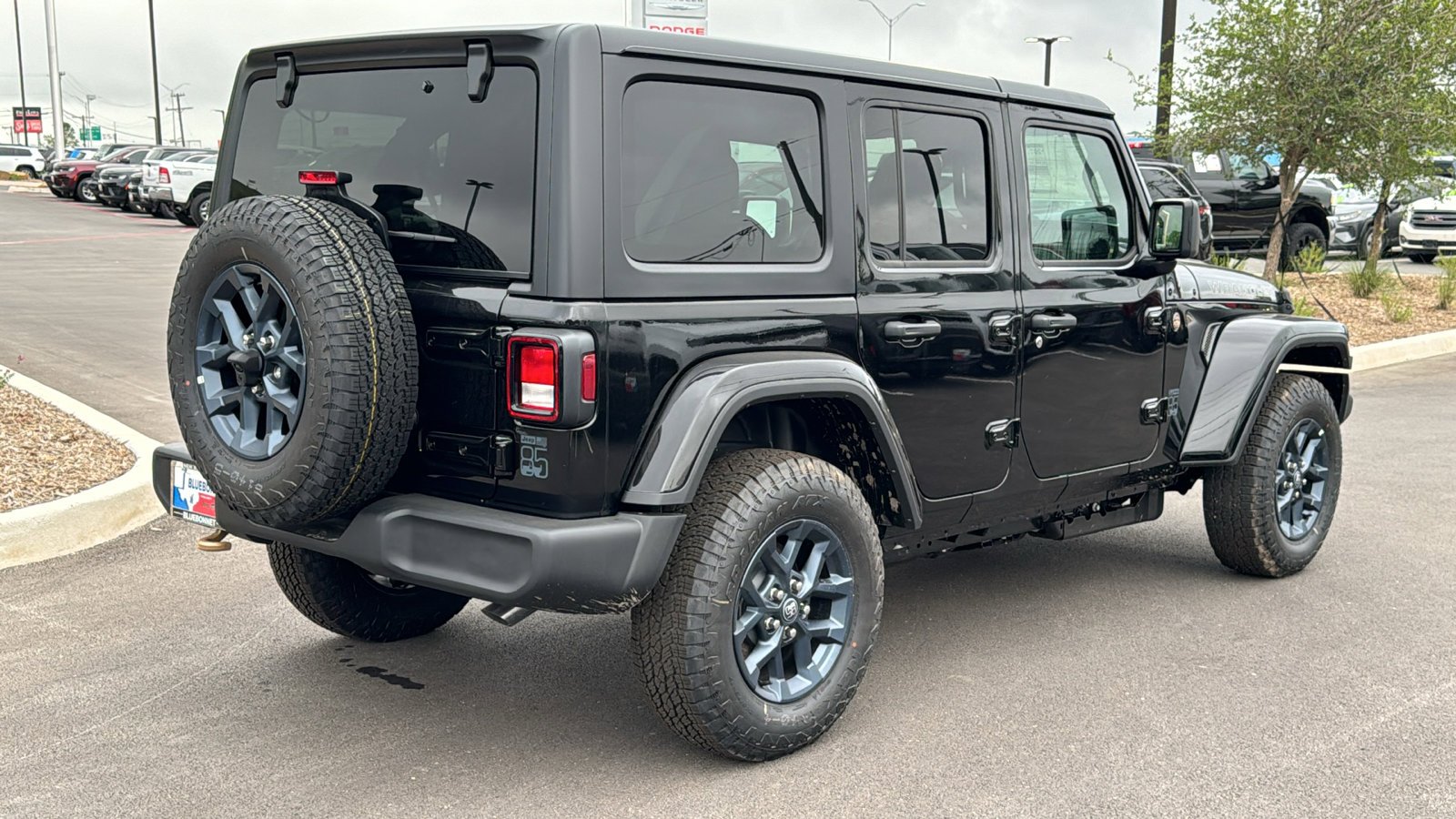 New 2026 Black Clear-Coat Exterior Paint Jeep 85th Anniversary image 5