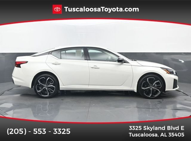 Used 2025 Pearl White Tricoat Nissan 2.5 SR image 1
