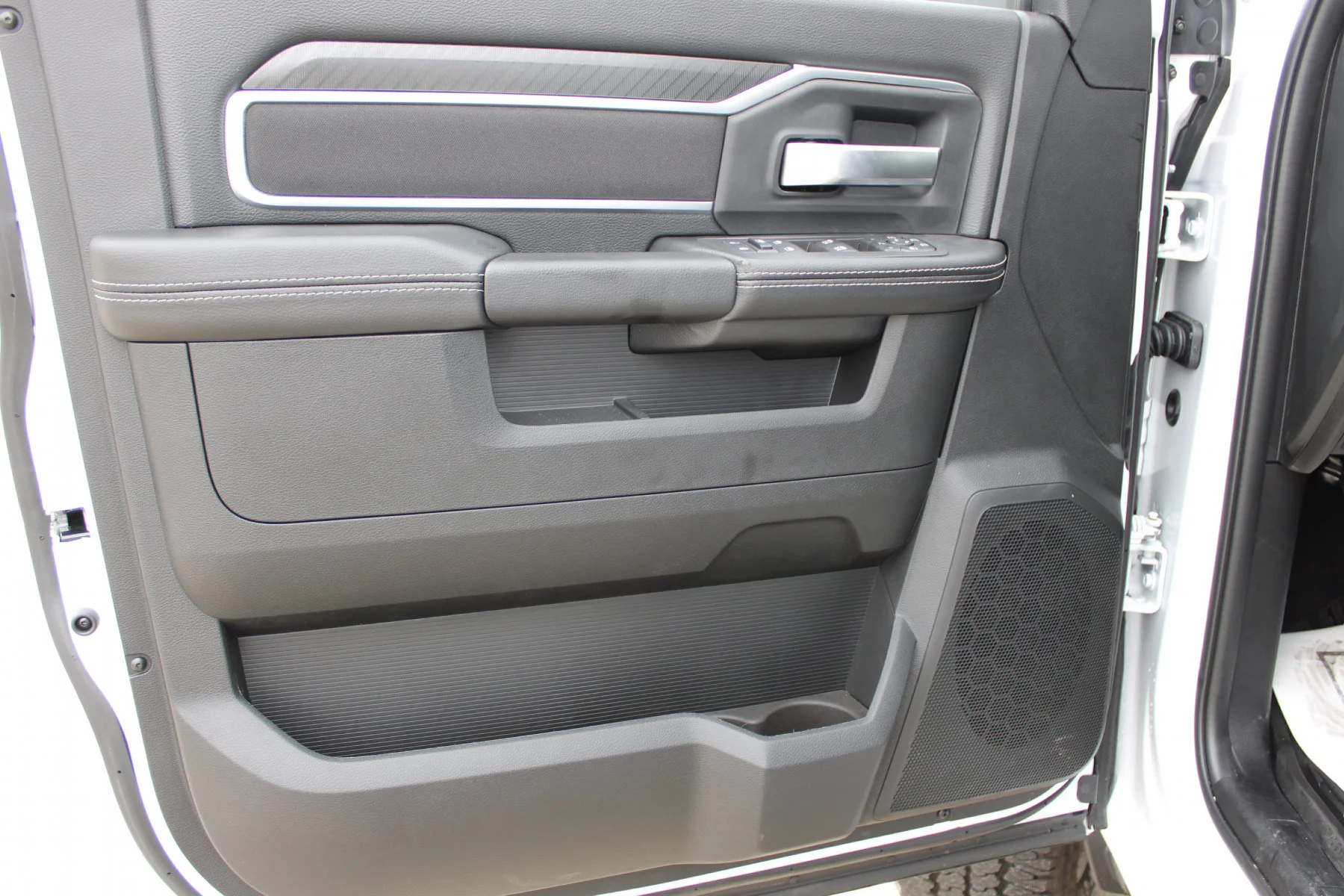 New 2026 Bright White Clear-Coat Exterior Paint RAM Big Horn 4x4 Crew Cab 6