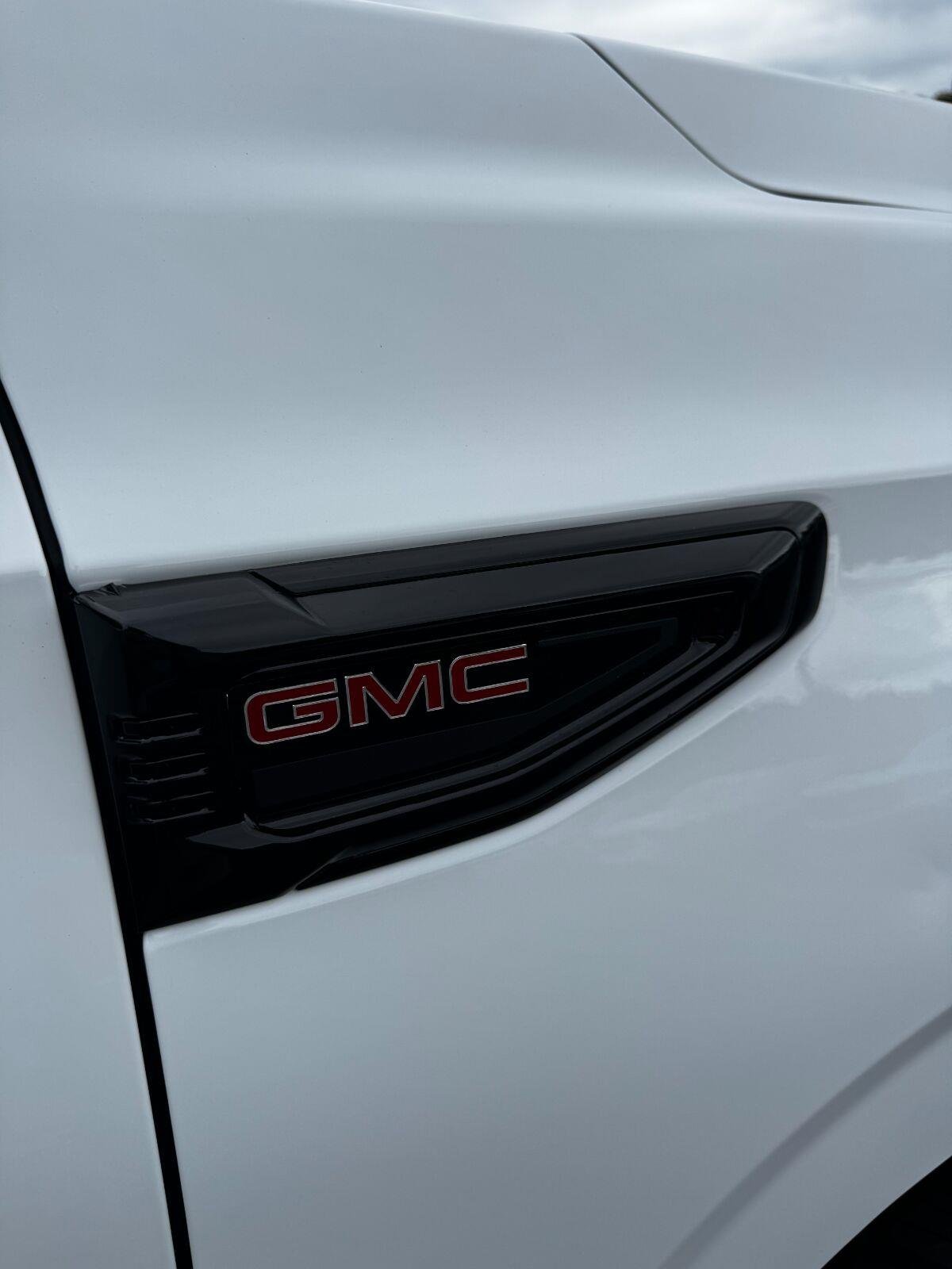 Used 2025 Summit White GMC Elevation image 17