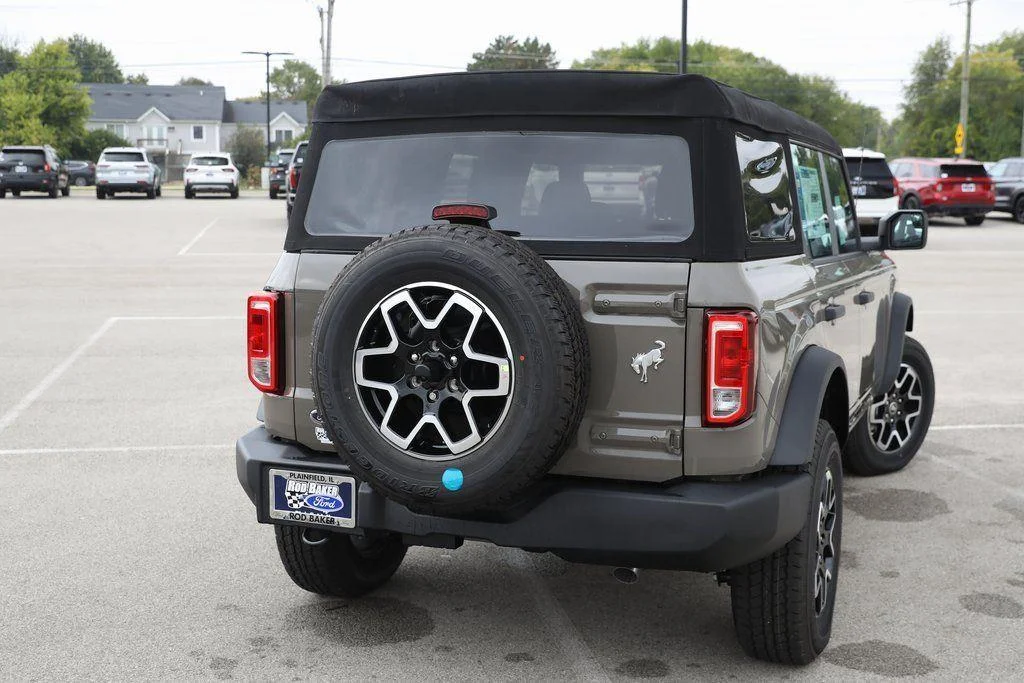 2025 Ford Bronco 4-Door Base - Photo 10