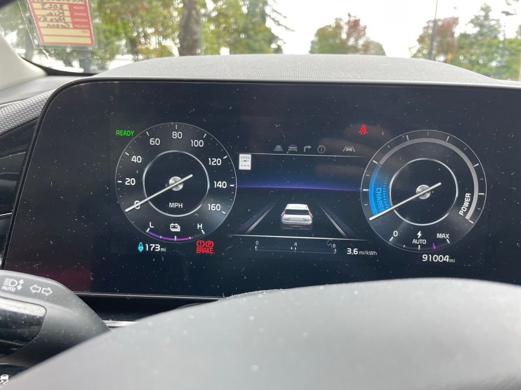 Used 2023 Cityscape Green Kia Wave image 14