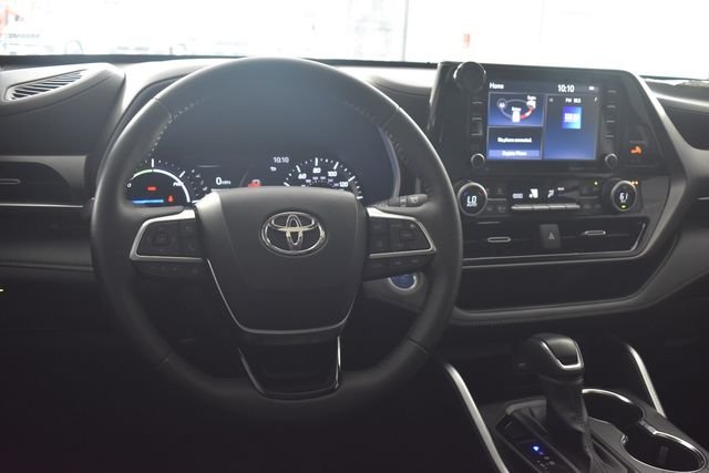 Used 2020 Black Toyota XLE image 25