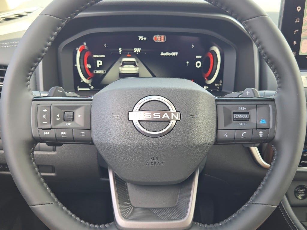 New 2026 Champagne Silver Metallic / Super Black Two-tone Nissan Platinum image 39
