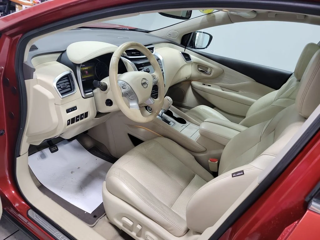 Used 2015 Red Nissan Platinum image 31