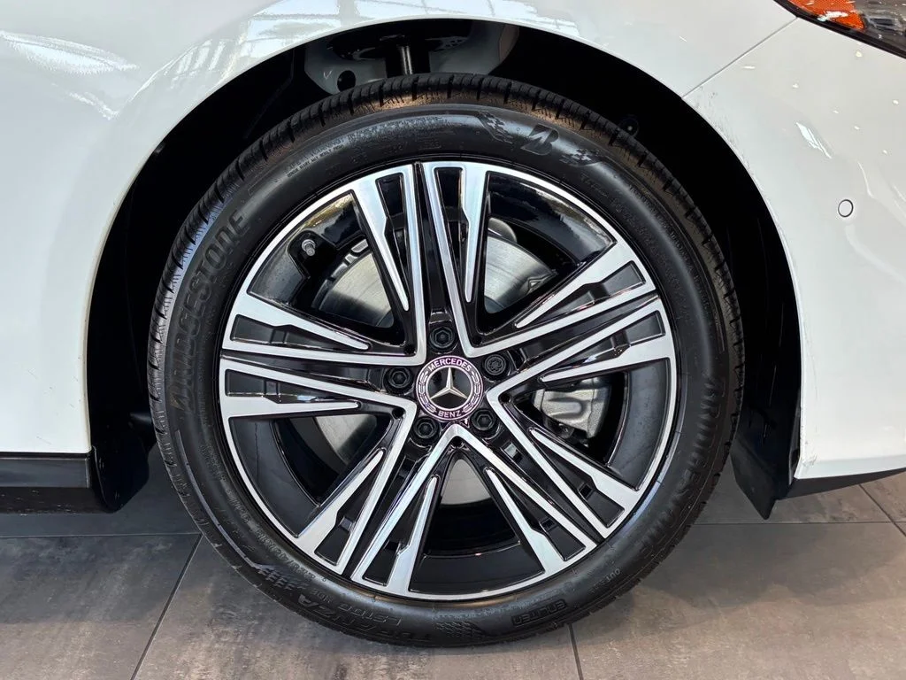 Used 2027 White Mercedes-Benz 220 Hybrid image 32