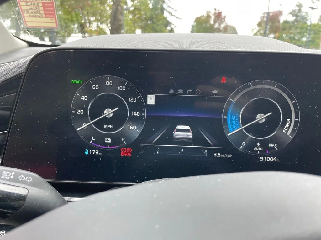 Used 2023 Cityscape Green Kia Wave image 14