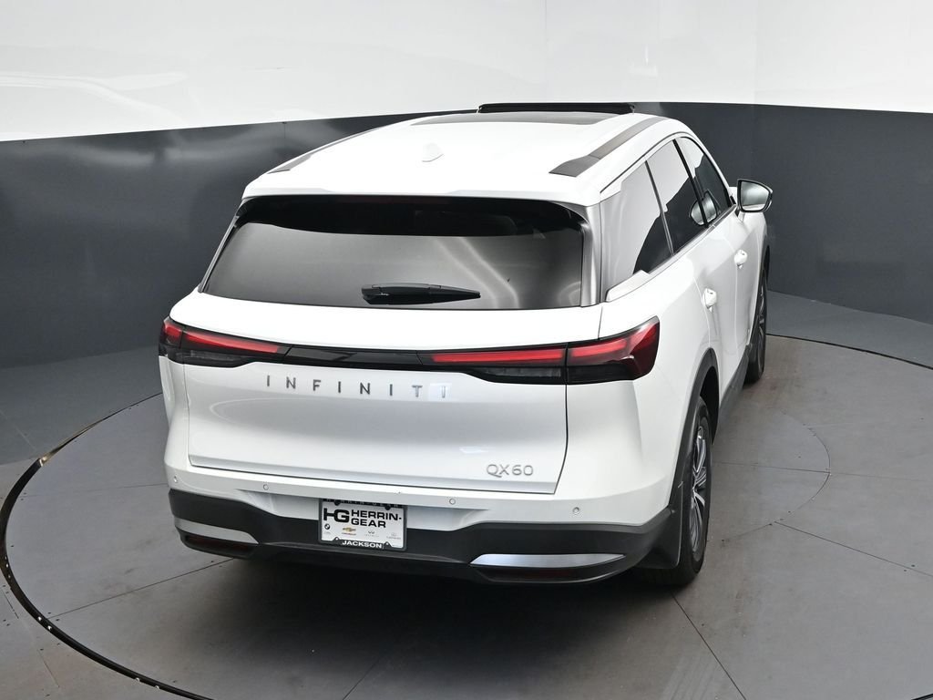 Certified Used 2026 White INFINITI PURE image 35