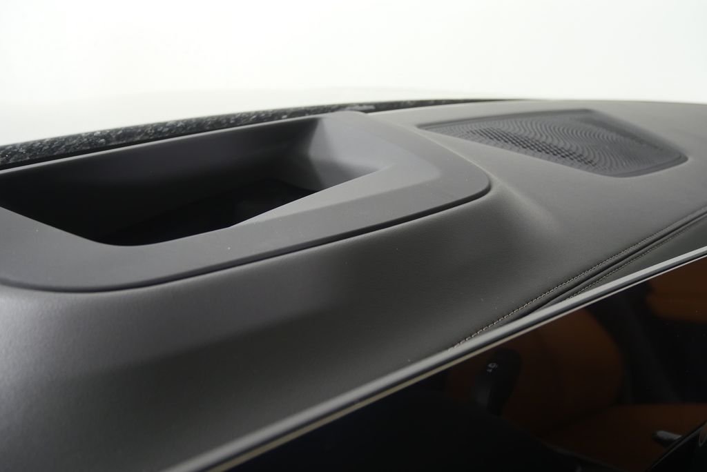 New 2026 Dravit Grey Metallic BMW xDrive50e image 18