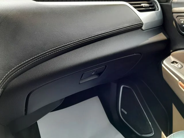 Used 2018 White GMC SLT image 32