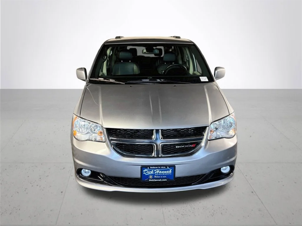 Used 2019 Silver Dodge SXT image 3