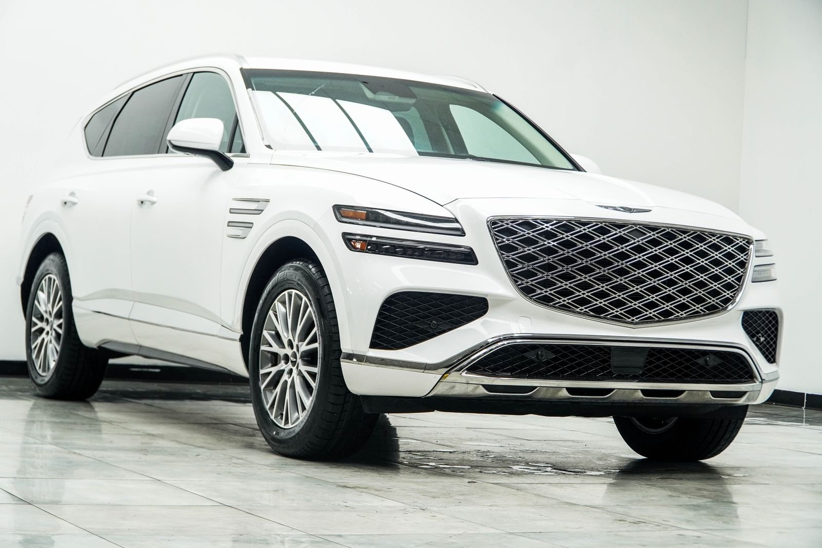 Used 2025 White Genesis 2.5T image 4