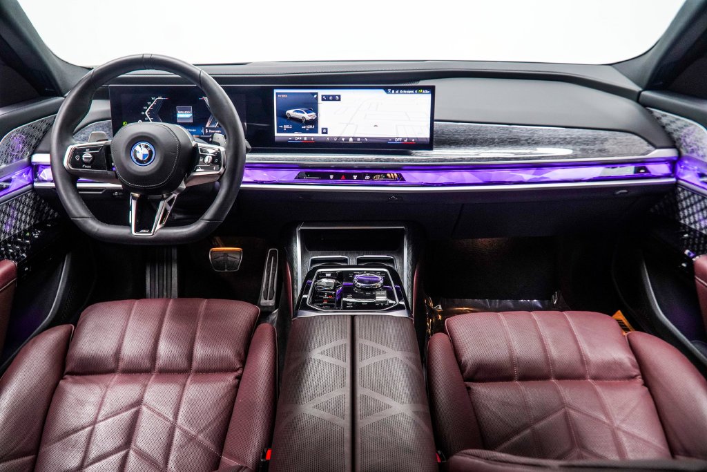 Used 2025 White BMW 750e xDrive image 7