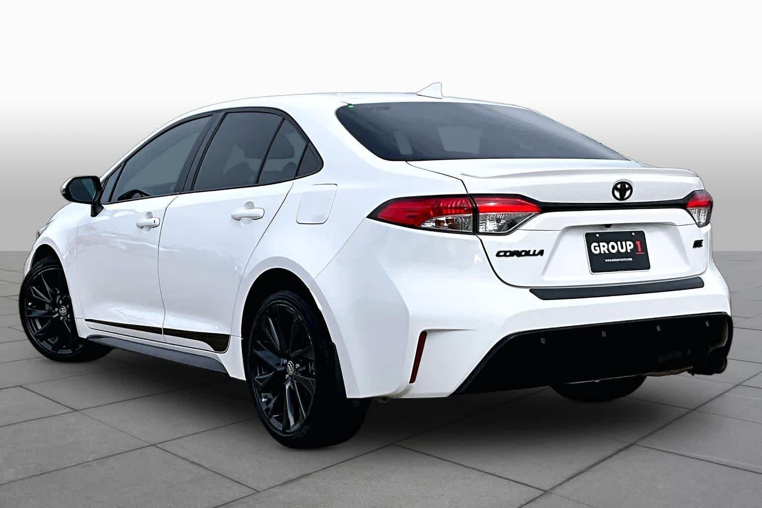 Used 2023 Ice Cap Toyota SE image 12
