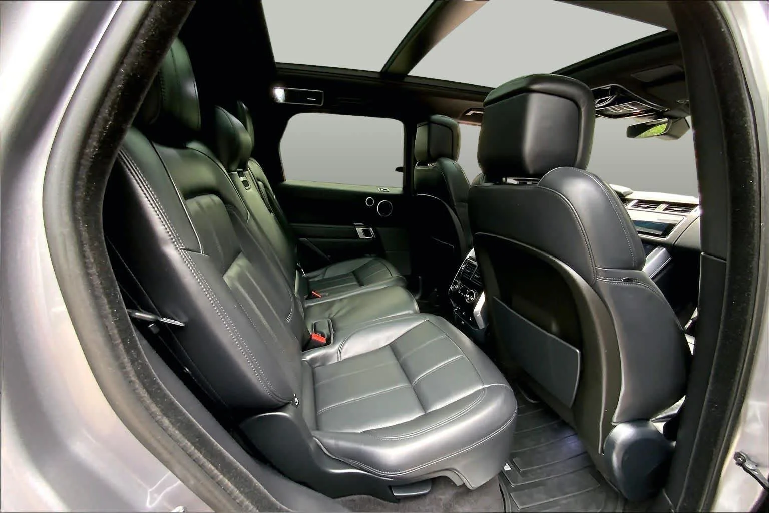 Used 2021 Eiger Grey Metallic Land Rover HSE Silver Edition image 19