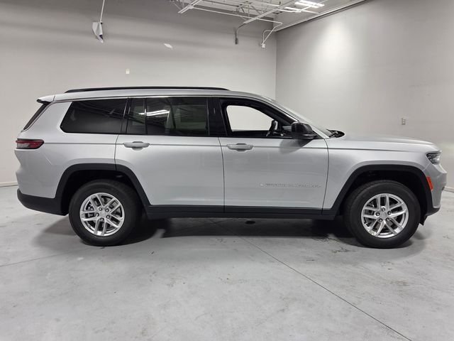 New 2026 Silver Zynith Exterior Paint Jeep Laredo X image 15