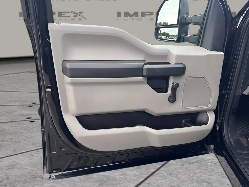 Used 2022 Black Ford XL image 19