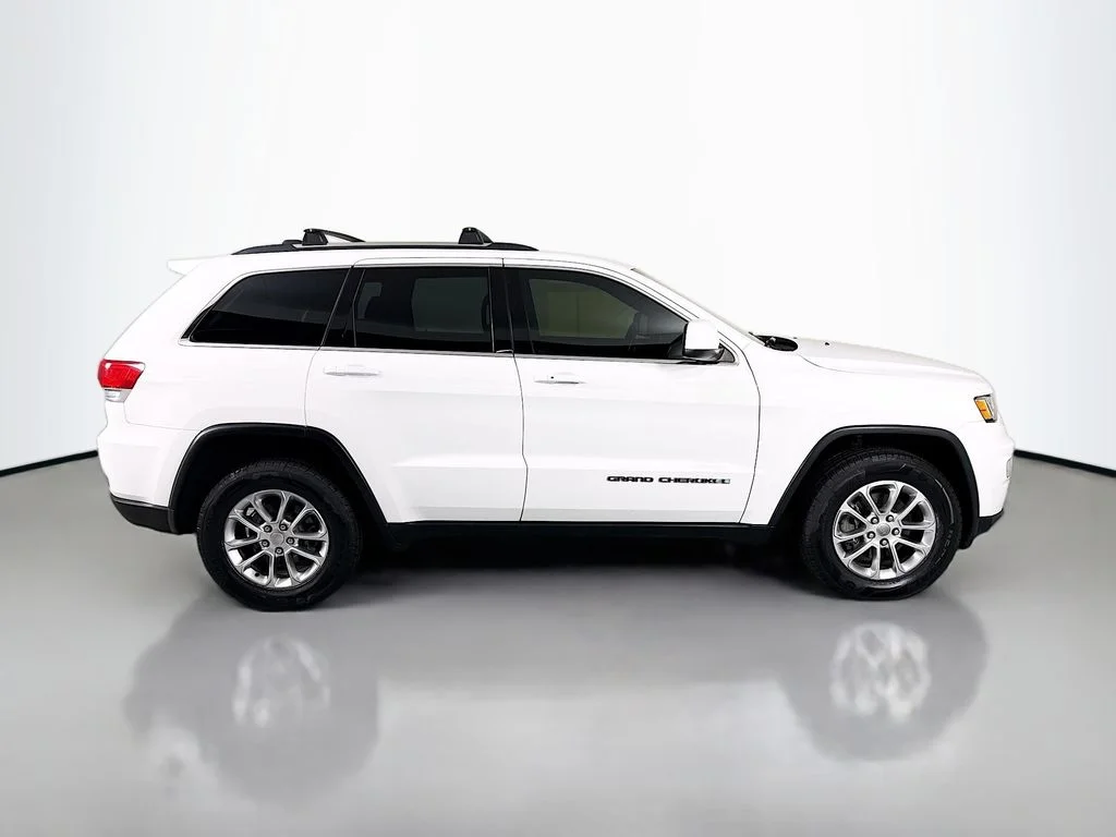 Used 2017 White Jeep Laredo image 8